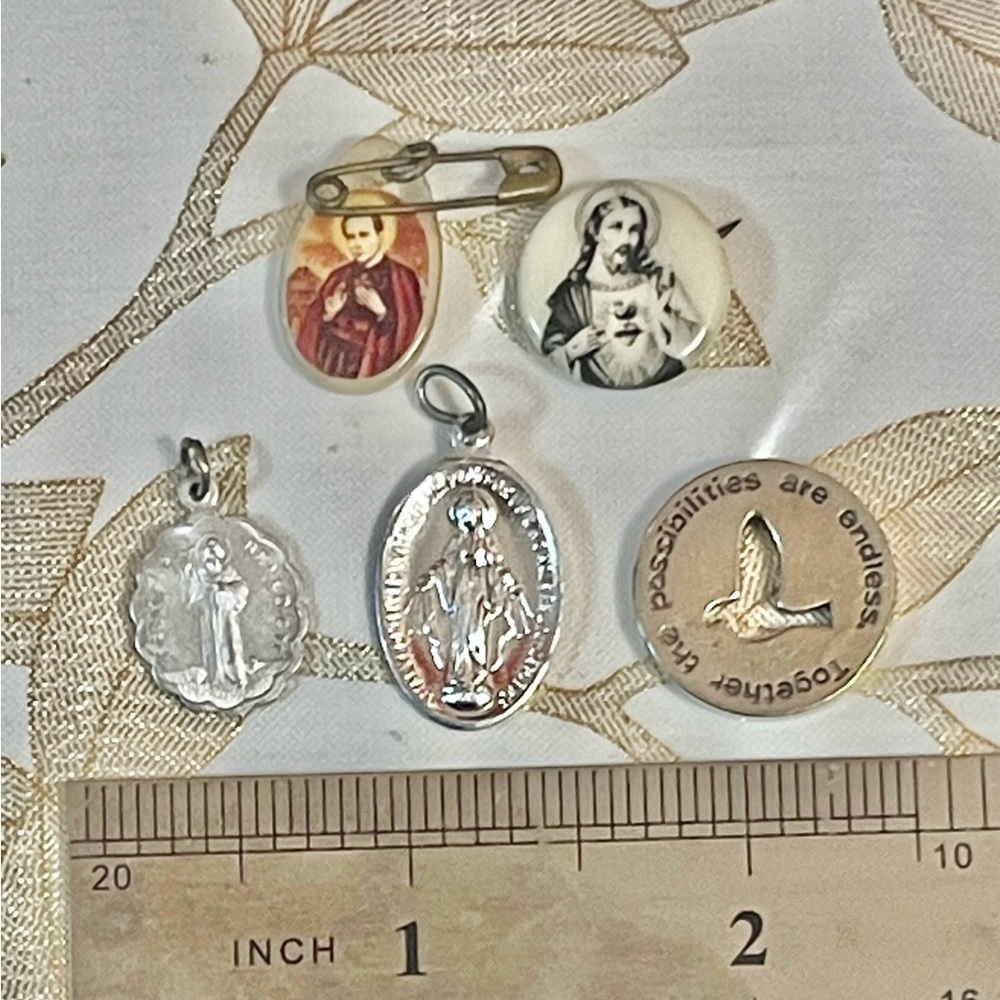VTG Lot Of 5 Religious Christian’s Medals Pendant Catholic saints #1